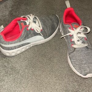 Puma size 8 sneakers